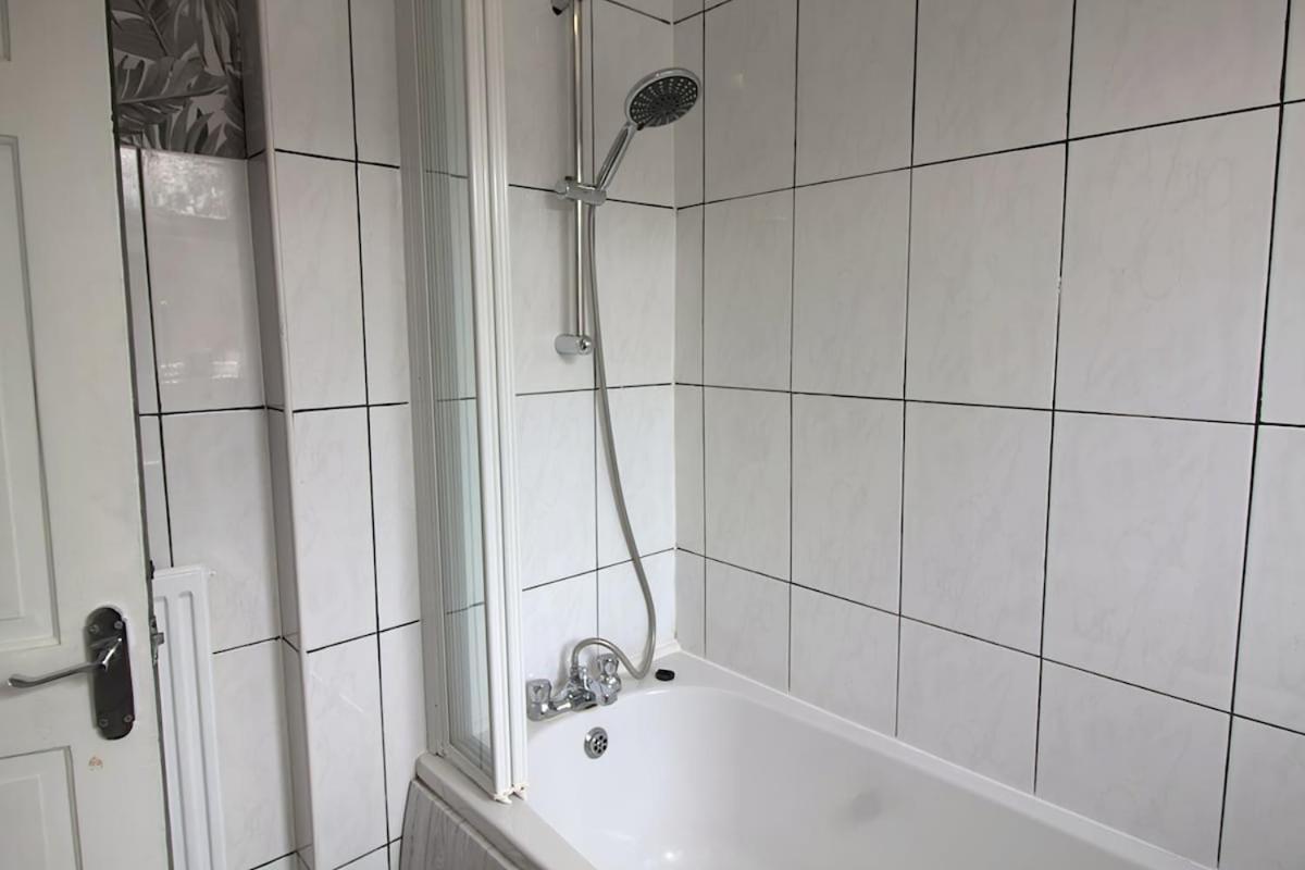 Villa Egton St - Stylish House With Parking, Near Town! Kingston upon Hull Esterno foto